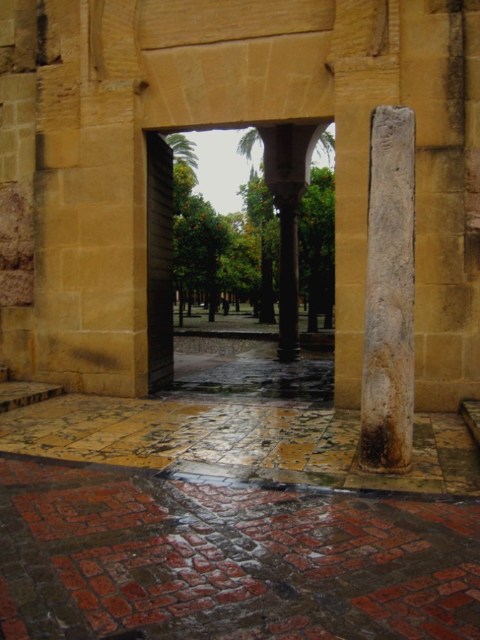 El Patio de los Naranjos visto desde fuera de la Mezquita