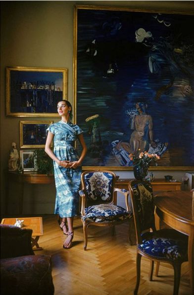 En casa de Raoul Dufy, la modelo Jackie Mazel con un vestido de Claire McCardell, Life 1955.