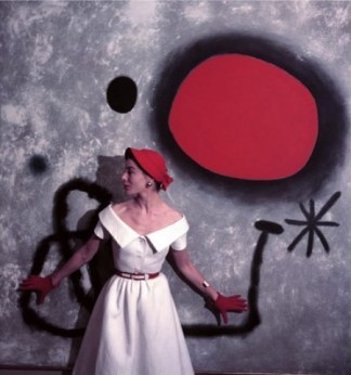La modelo Bettina ante un Miró 1953