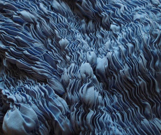 Inventó una máquina para crear los finísimos pliegues de las túnicas 'Delphos'. 