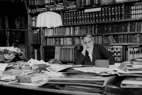 Mariano Fortuny en su bilblioteca